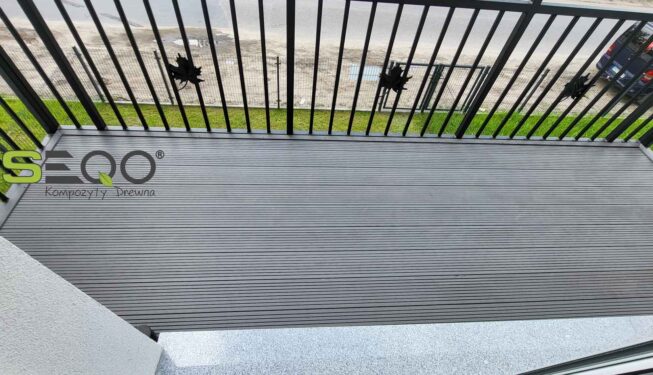 Deska tarasowa na balkonie - realizacja 321