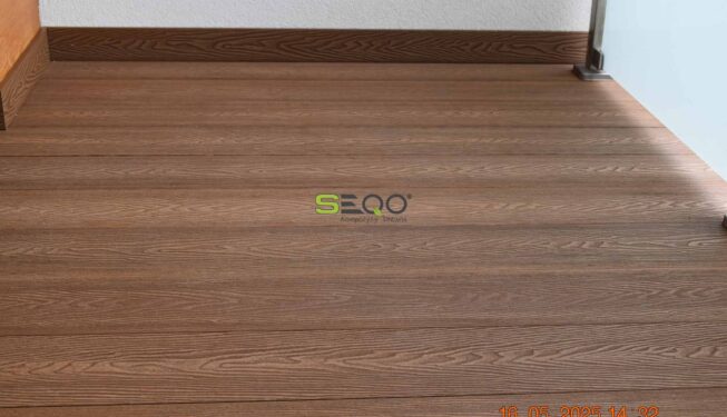 Mycie i pielęgnacja kompozytów - preparaty OWATROL Niewielki elegancki balkon - Realizacja 423