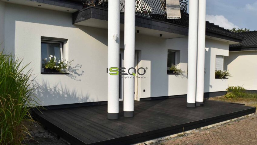 Wejście do domu z desek kompozytowych - Realizacja 431