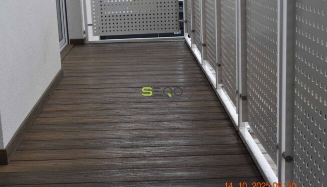 Metamorfoza balkonu: Naturalny wygląd dębu bez konserwacji. Realizacja 442