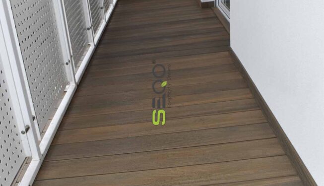 Metamorfoza balkonu: Naturalny wygląd dębu bez konserwacji. Realizacja 442