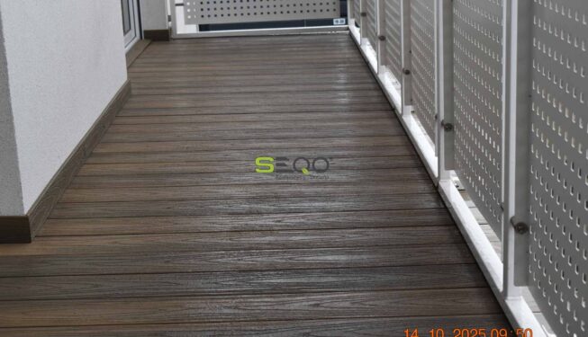 Metamorfoza balkonu: Naturalny wygląd dębu bez konserwacji. Realizacja 442