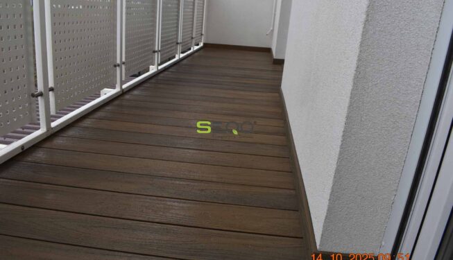 Metamorfoza balkonu: Naturalny wygląd dębu bez konserwacji. Realizacja 442